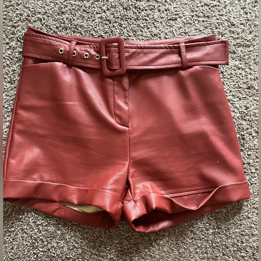 Faux Leather Shorts magenta